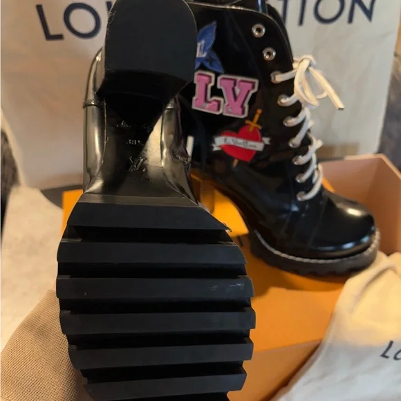 LV Heart Star Trail Boots ❤️ - Picture 11 of 16